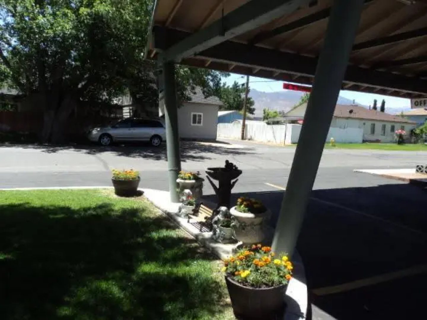 Bishop Elms Motel