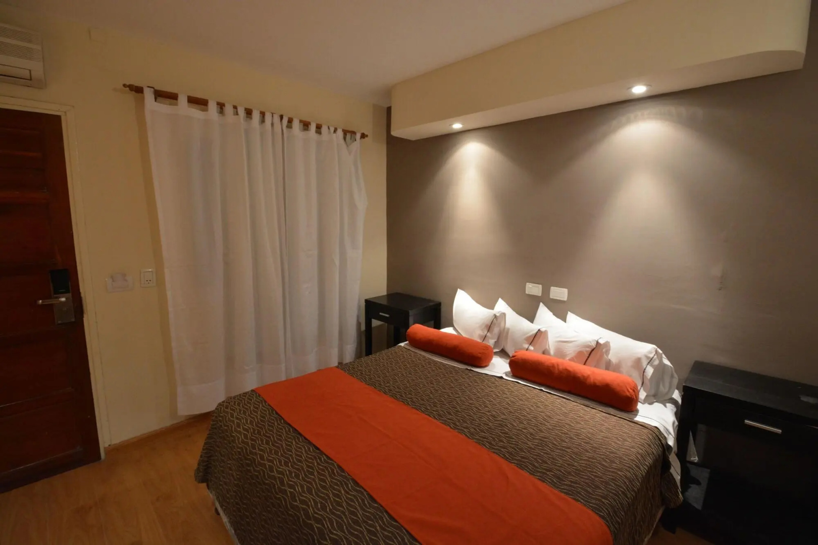 Piazza Hotel
