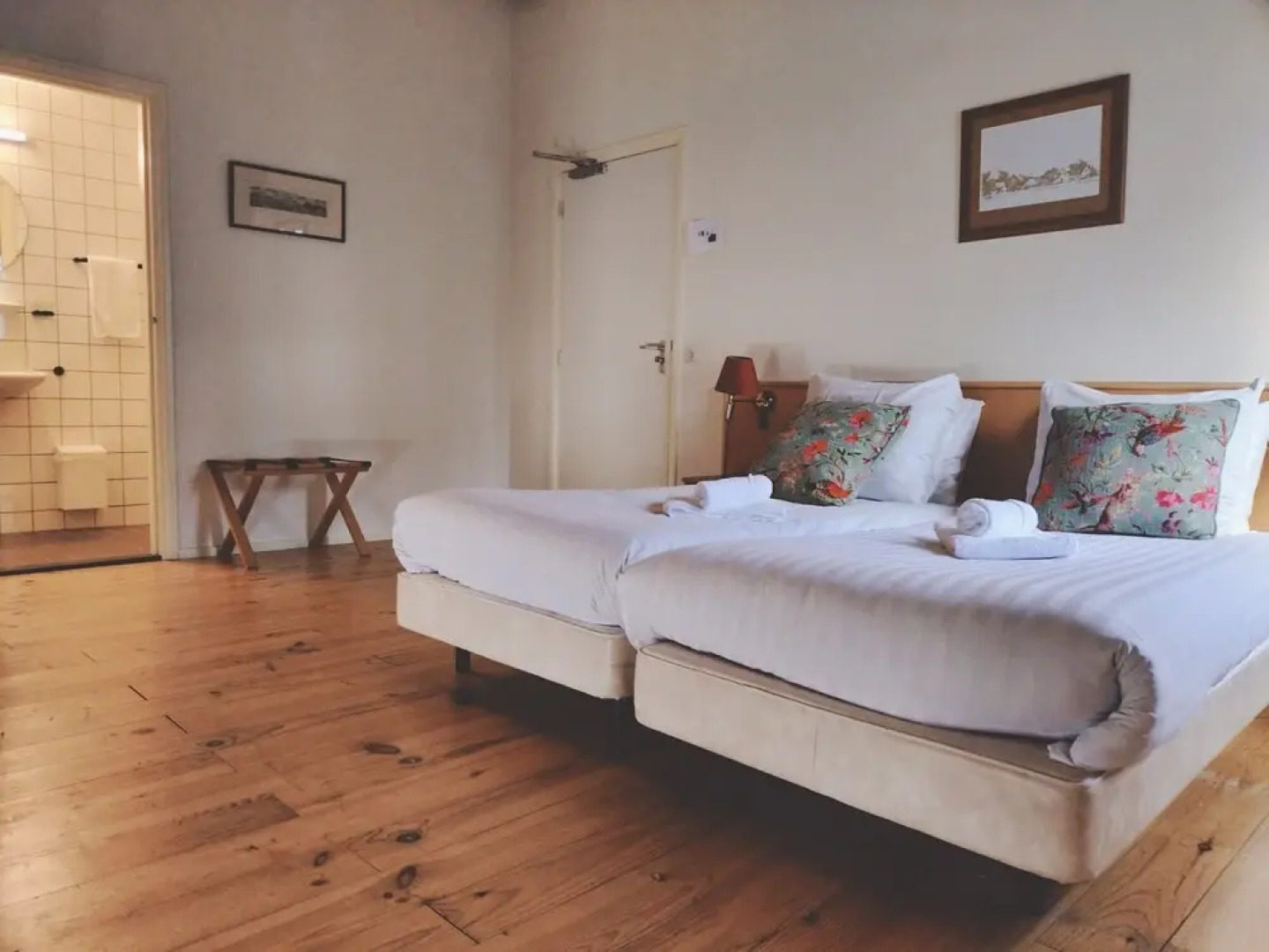 Green White Hotel Restaurant