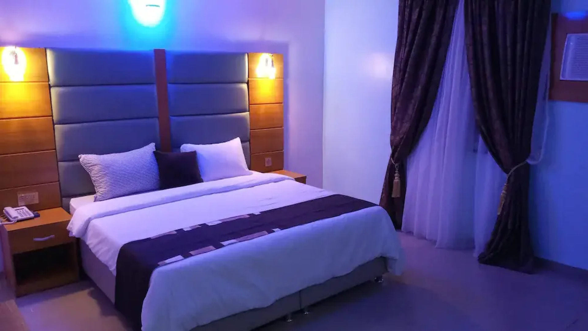 De-Bliss Gold Hotel & Suites