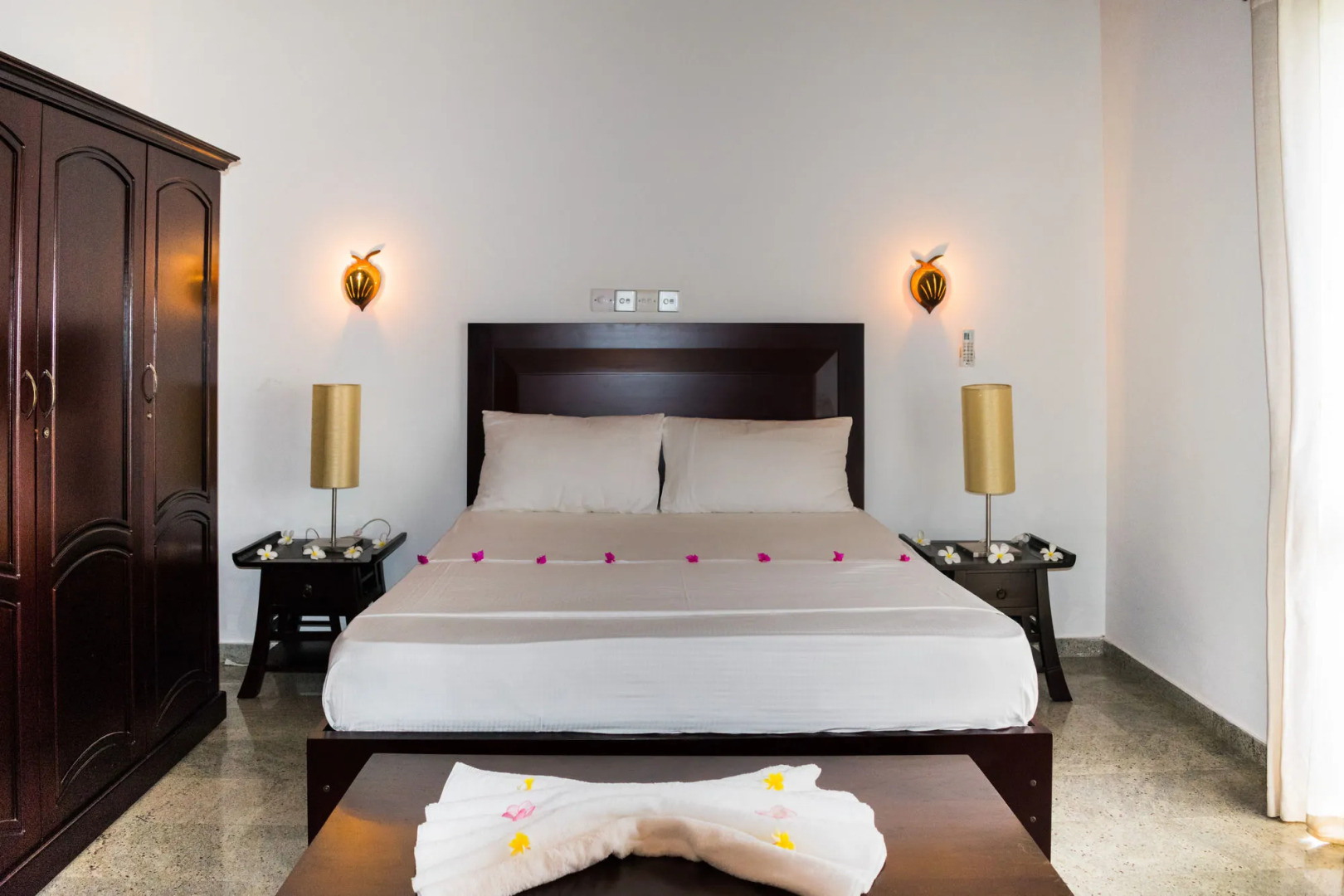 Villa White Queen Resort & Spa