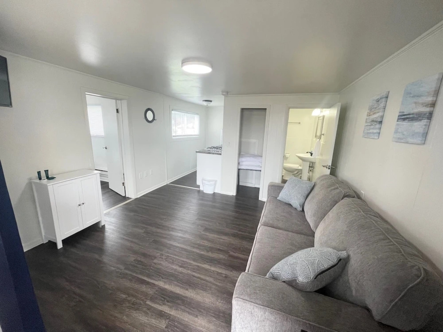 Anchor Bay Inn and Suites