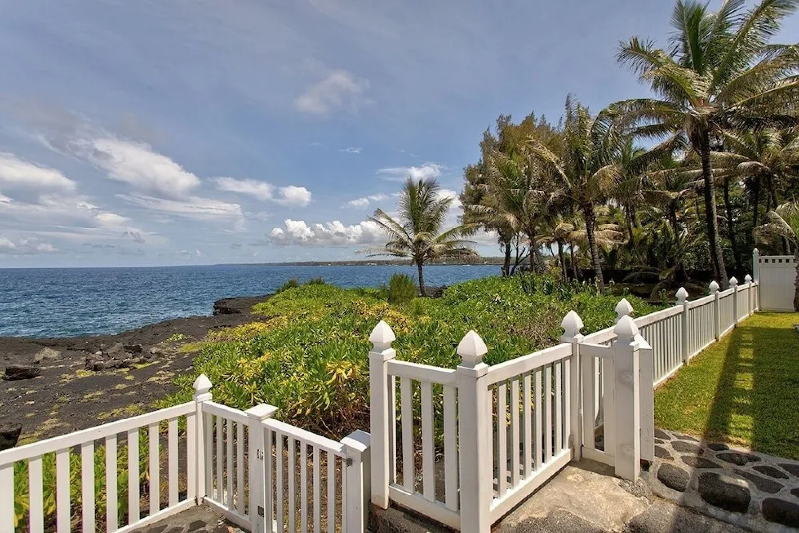 Paradise Ocean View 2 Bedroom Home by RedAwning