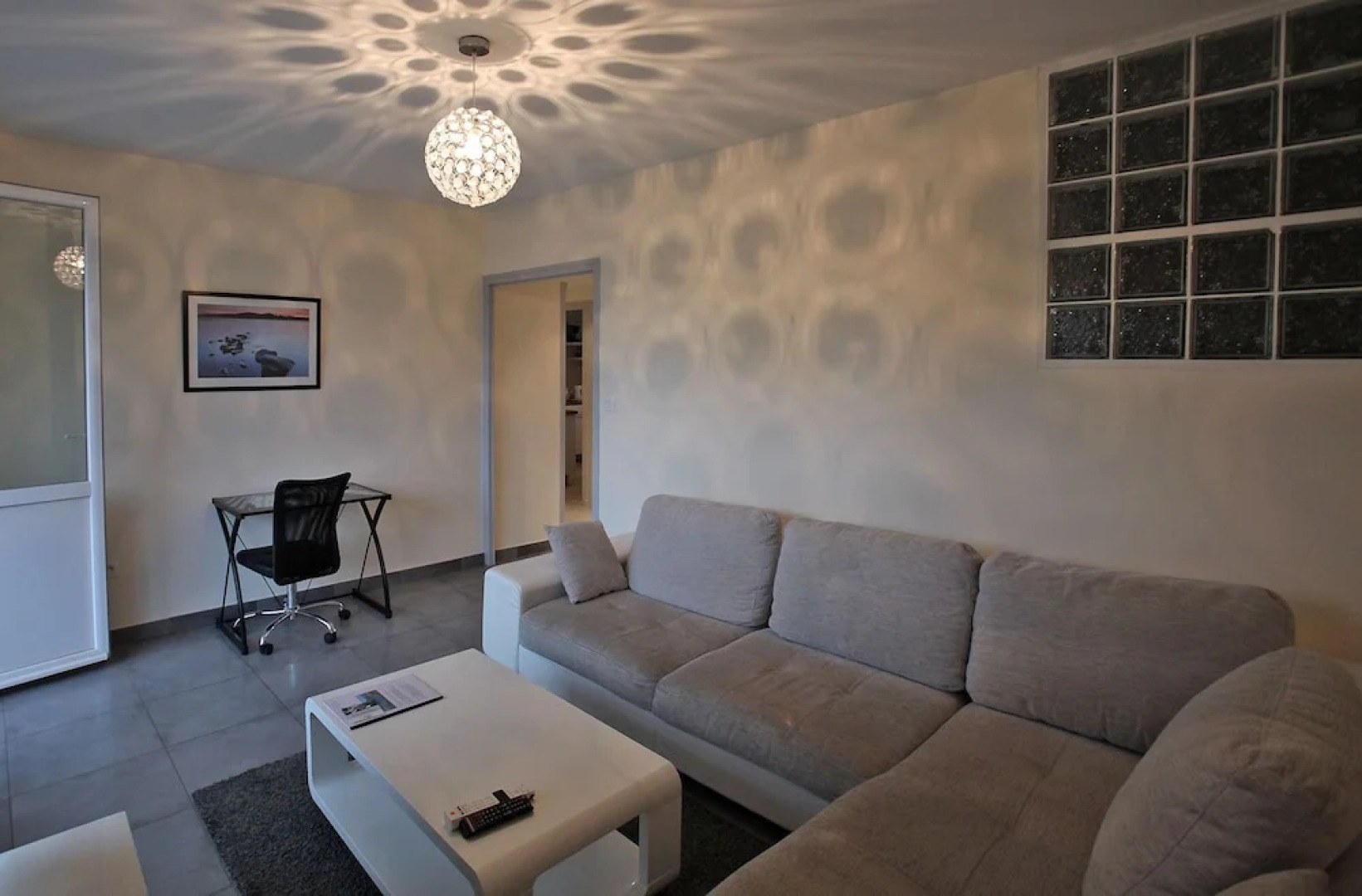 2 bright bedroom with balcony close to the lake