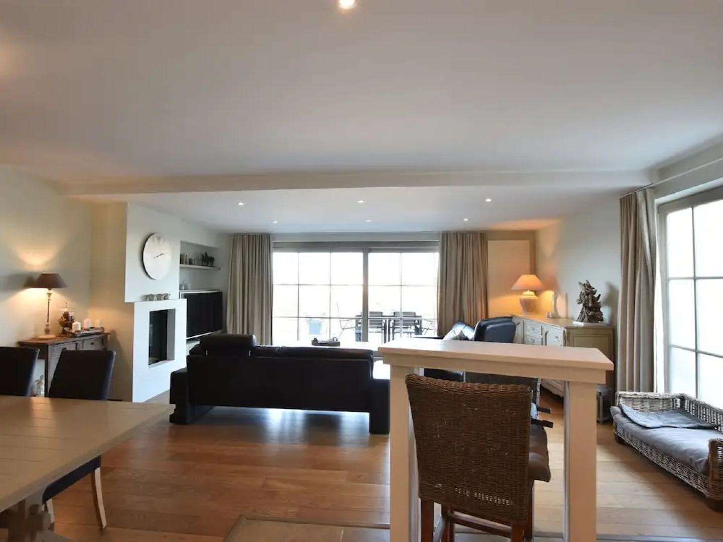 Spacious Holiday Home in Middelkerke with Hot Tub