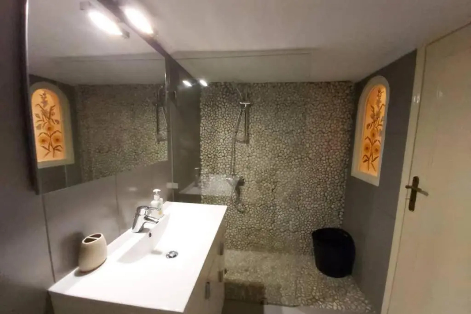 Luxury beachfront 3 bedroom apartment in Kavouri beach, Athens