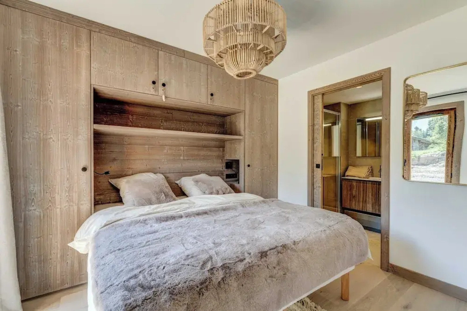 Ideal 3 Bedroom Apartment With 200m2 Garden