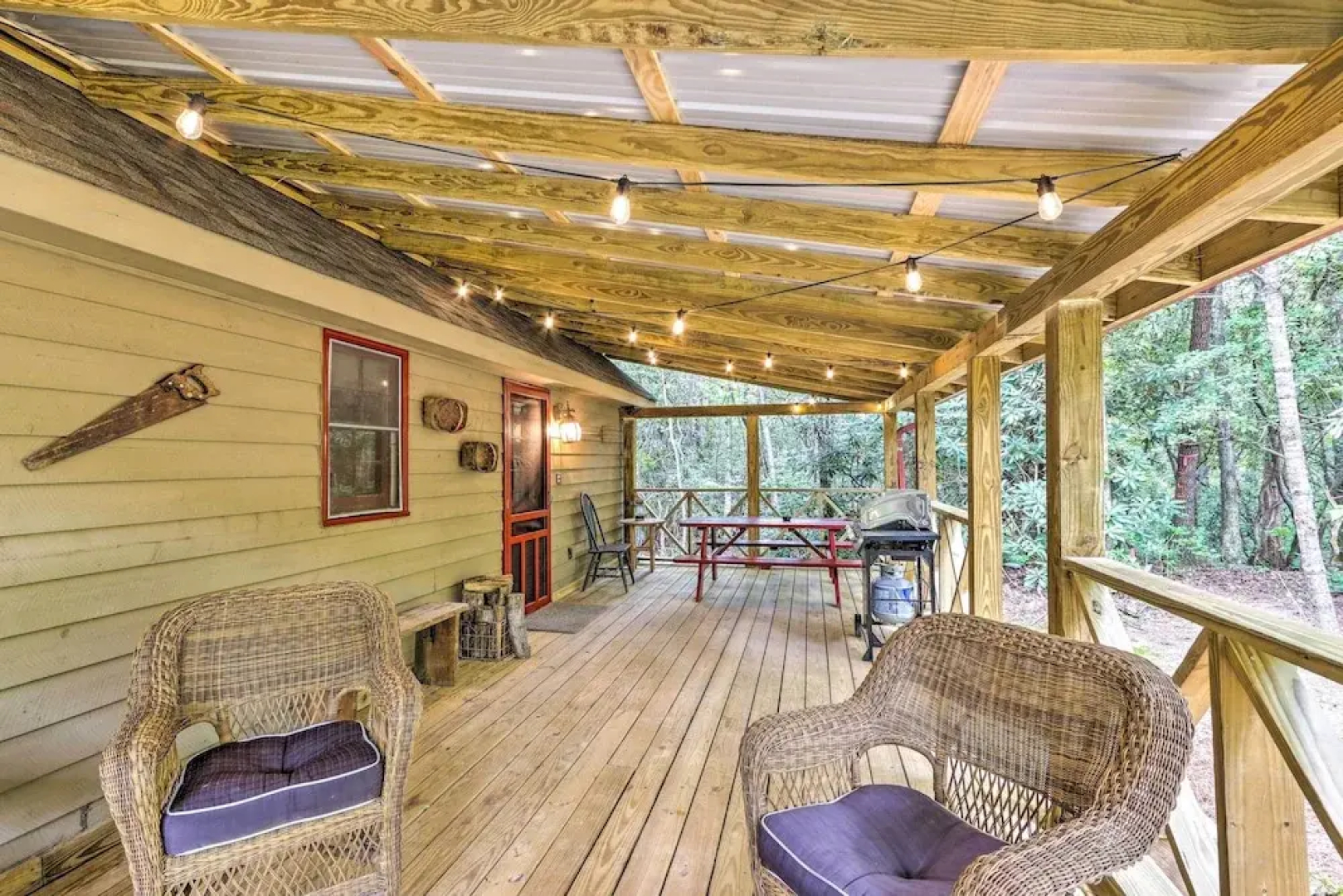 Cozy Creekside Mountain Escape w/ Hot Tub!