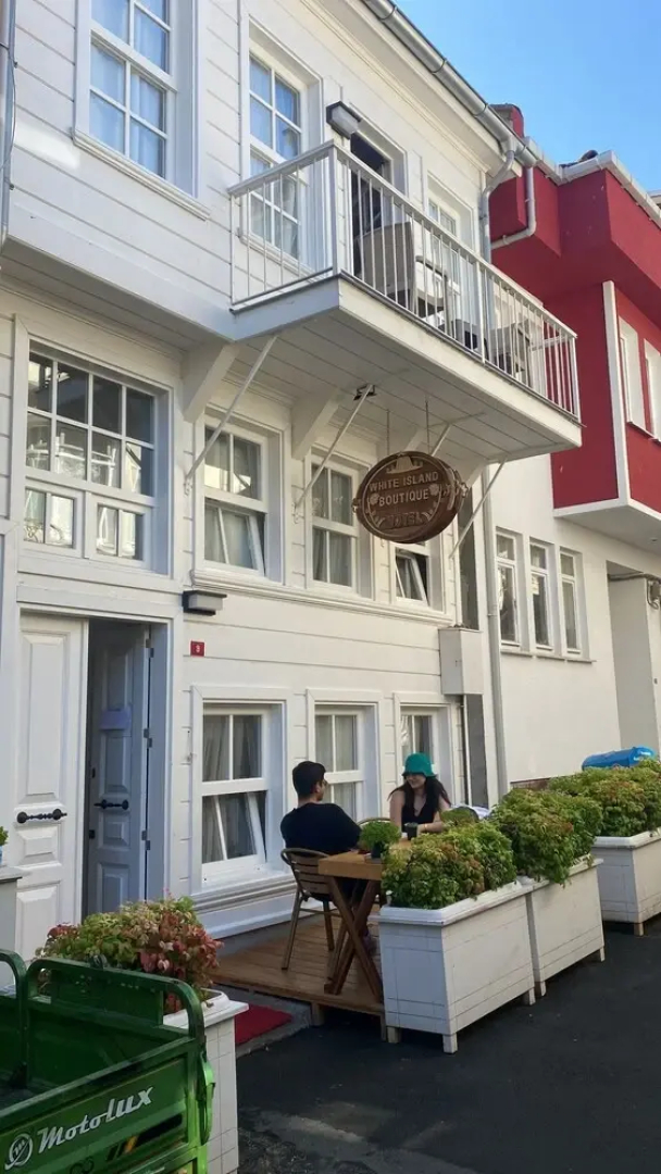 White Island Boutique Hotel