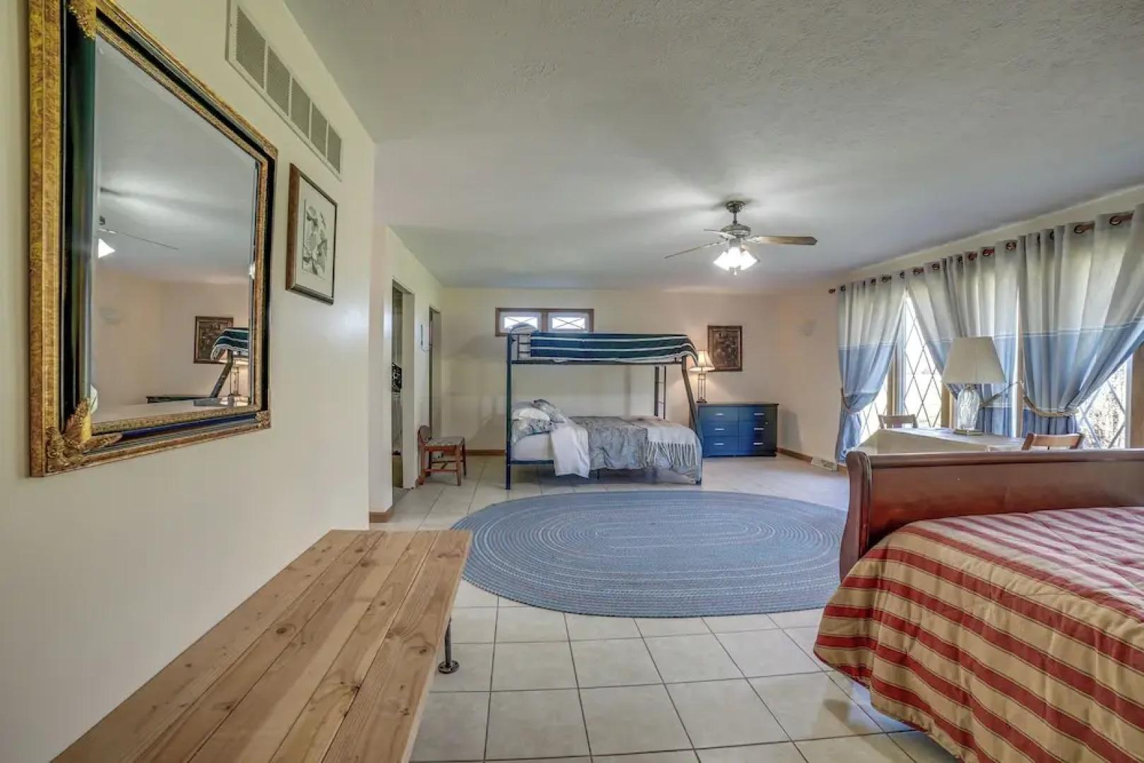 Quaint Youngstown Home ~ 2 Mi to Boardman Park!