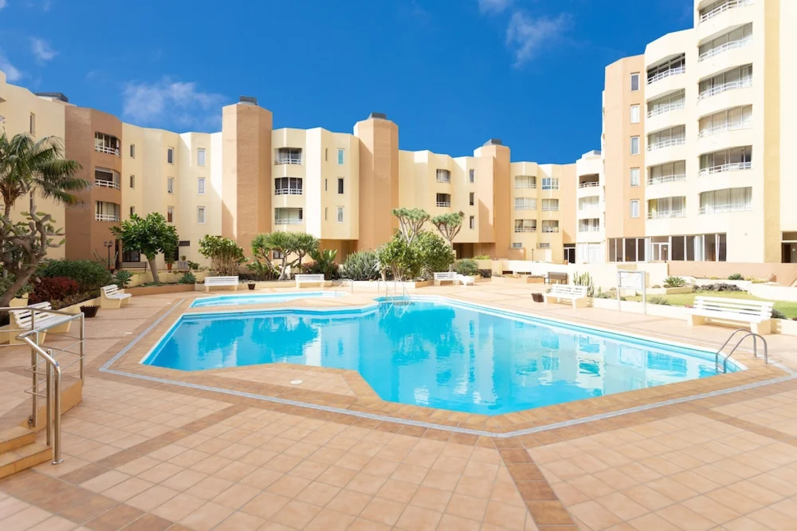 Los Silos Frontline with pool