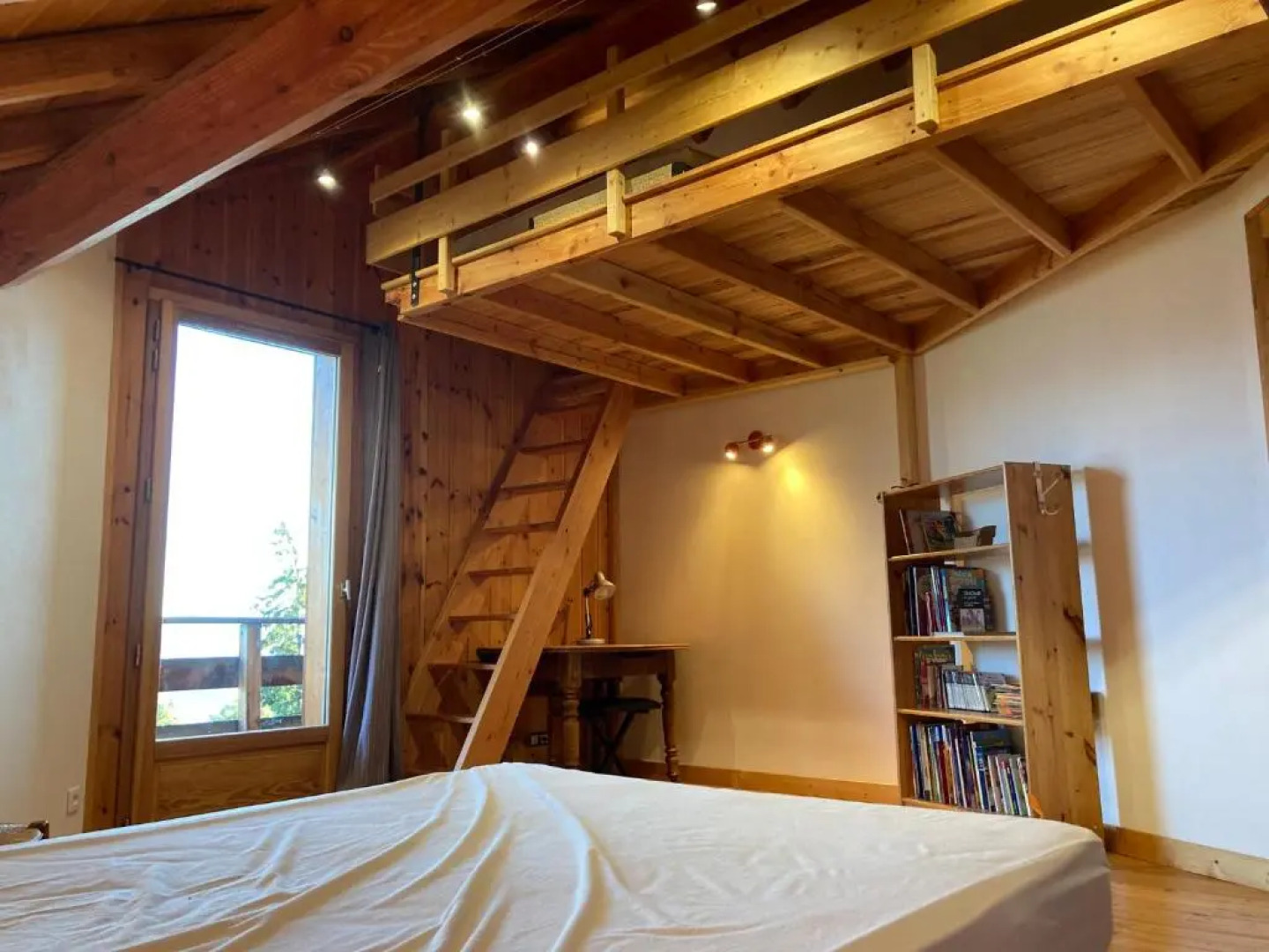 Chalet bioclimatique avec vue sur le lac de Serre Ponçon