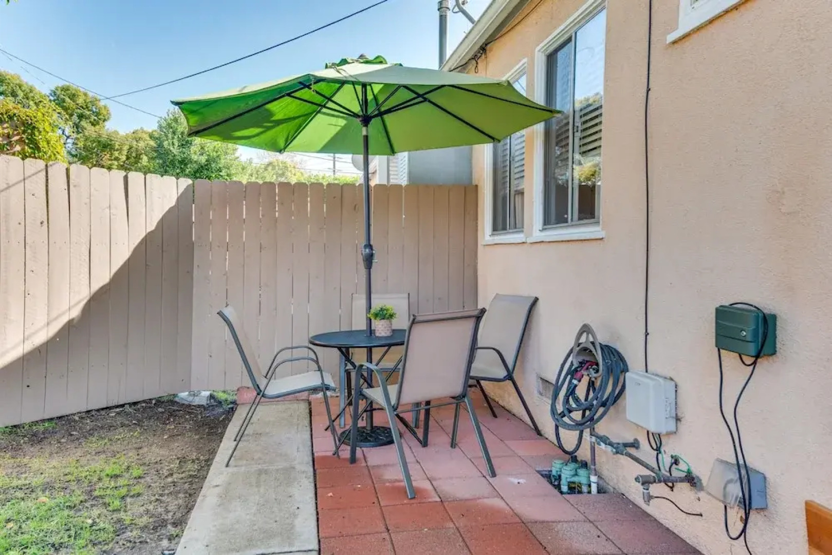 Centrally Located Burbank Duplex Near Hollywood!