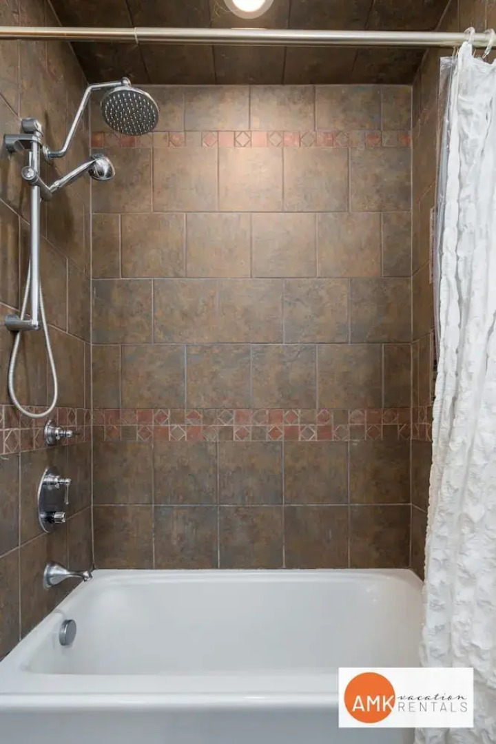 Lake Life Getaway - Condo Near Downtown