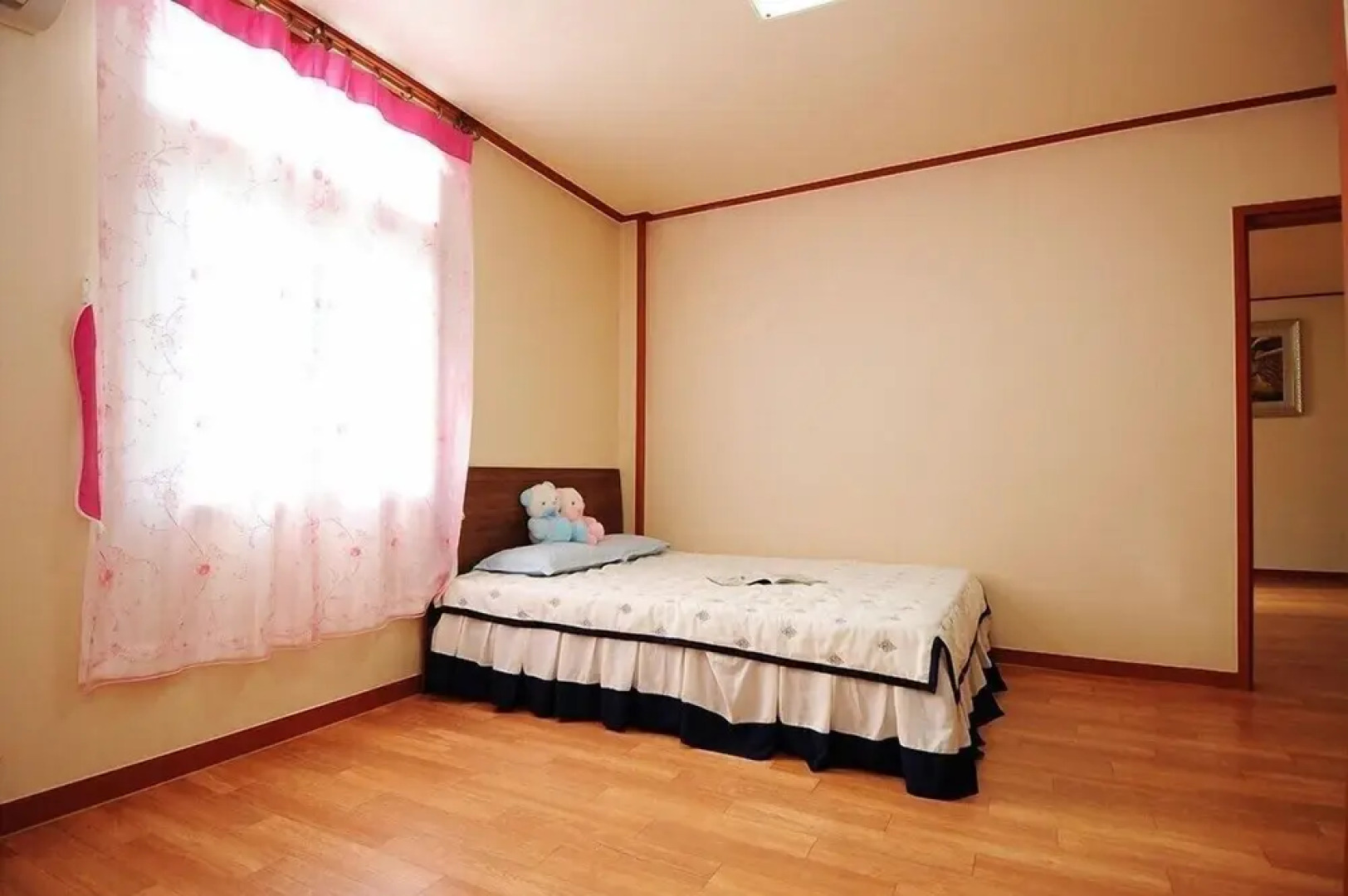 Songnisan Mountain White