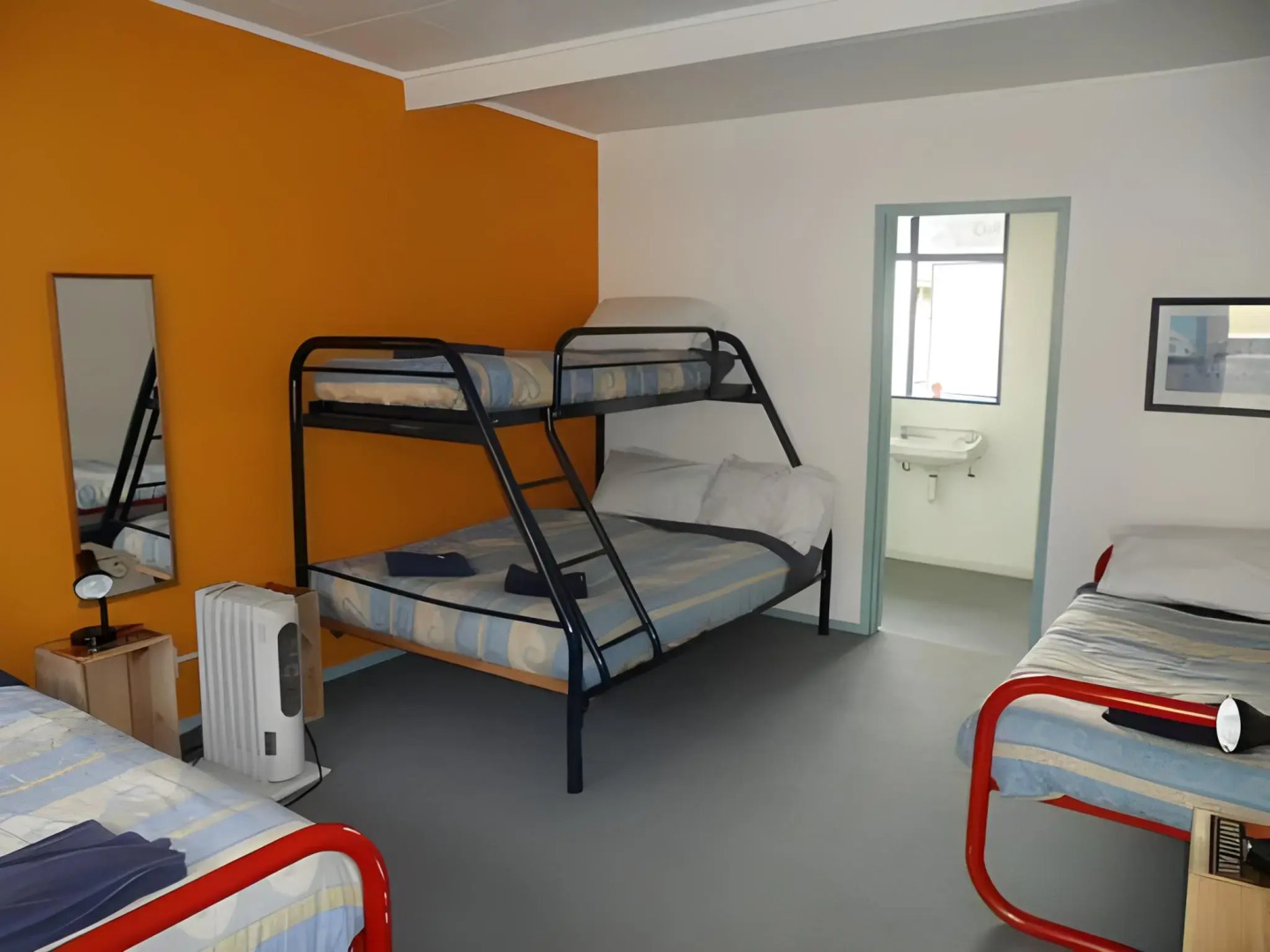 Sequoia Lodge & Backpackers