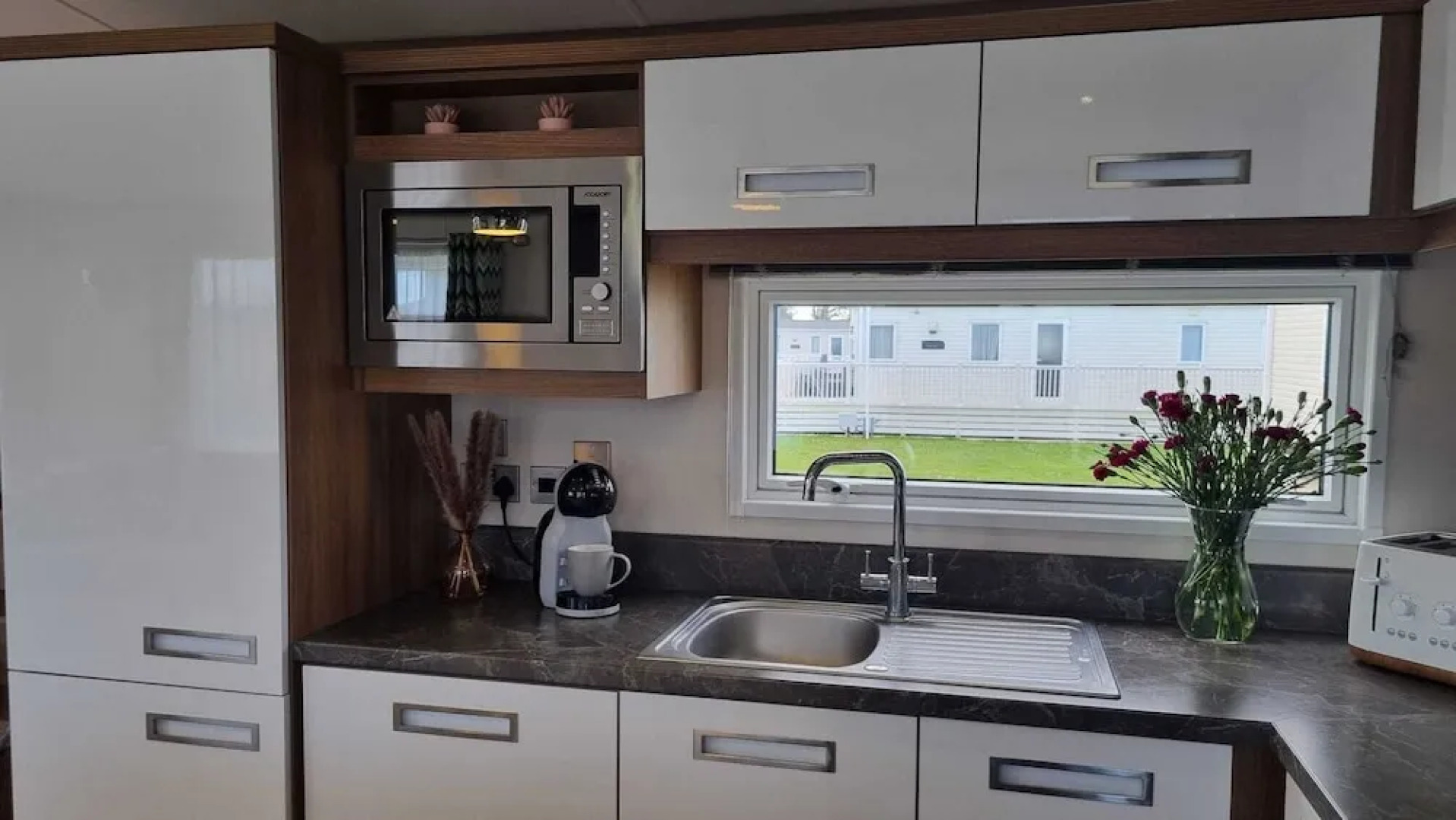 Stunning Seaside Lodge Nr New Forest 2 bed