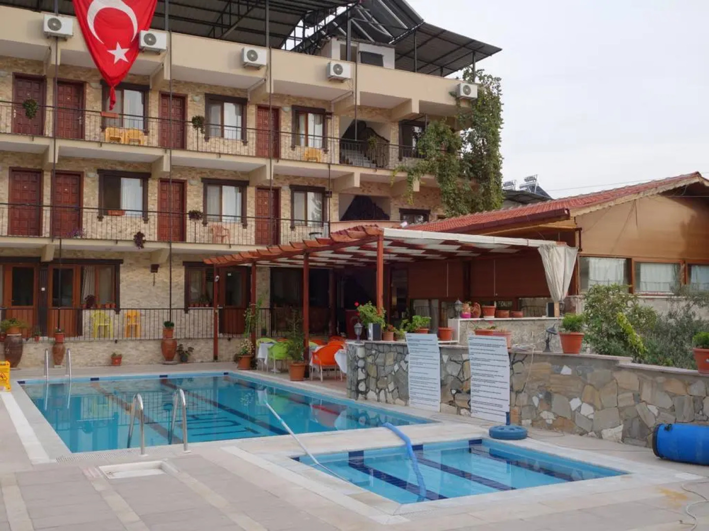 Ozturk Hotel