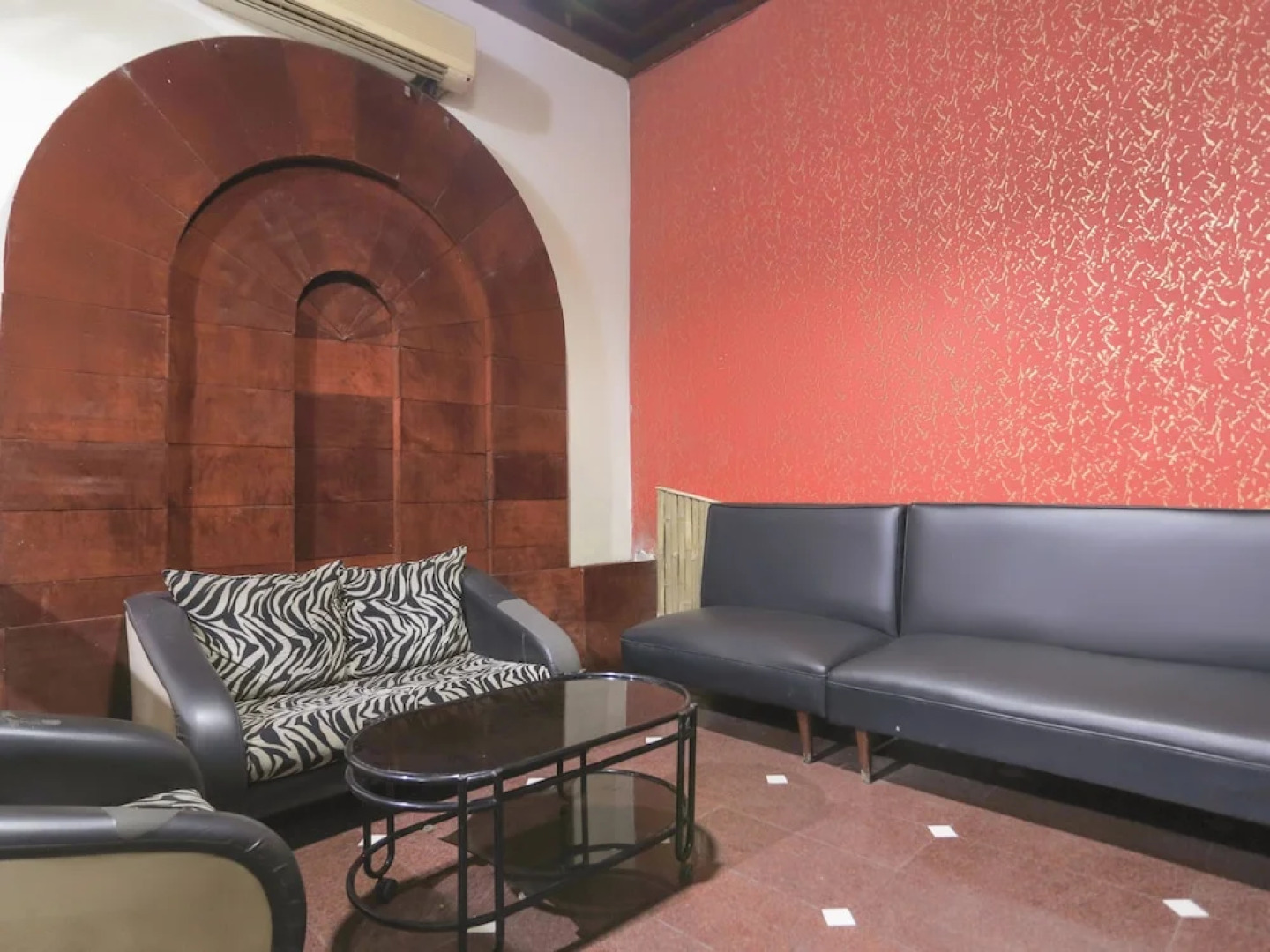 OYO 27783 Hotel Rajmahal Inn