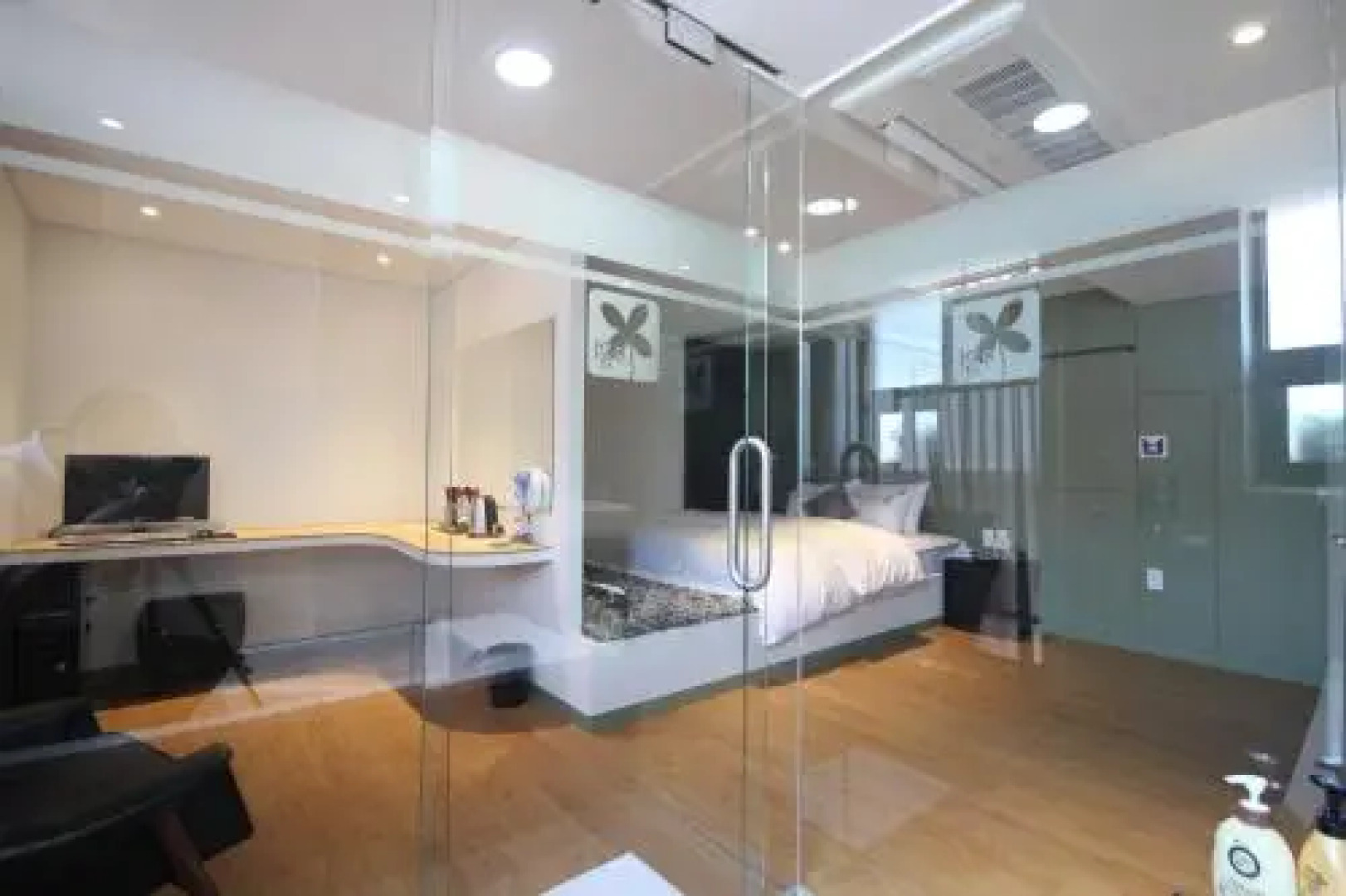 September Motel Oncheon