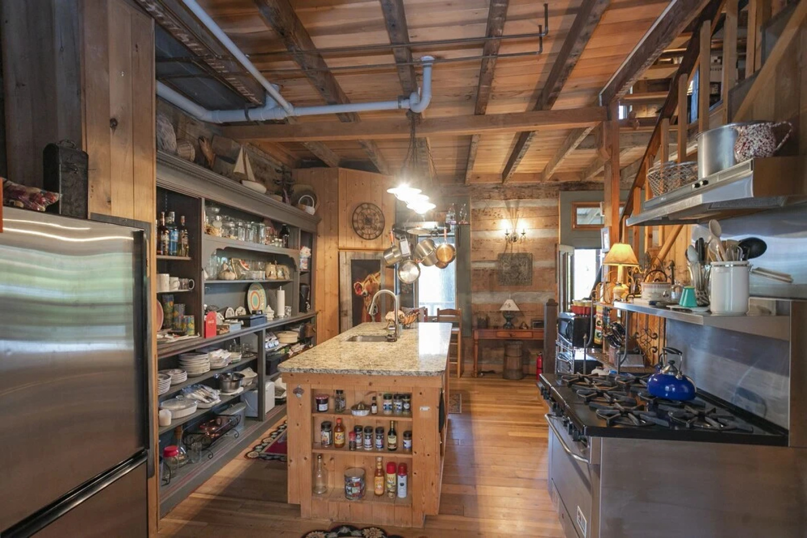 Historic Family Cabin to Watch the Sunset with 270 degree views of Kentucky Lake