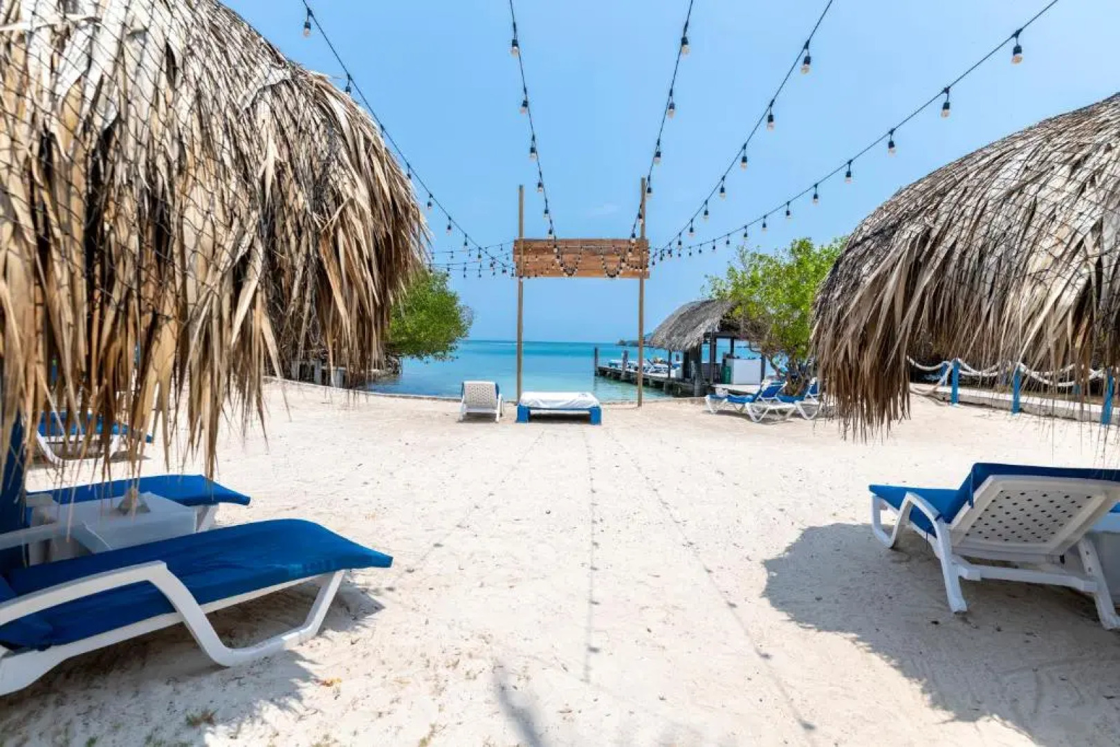 Isla Rosa Boutique by NOMAD GURU