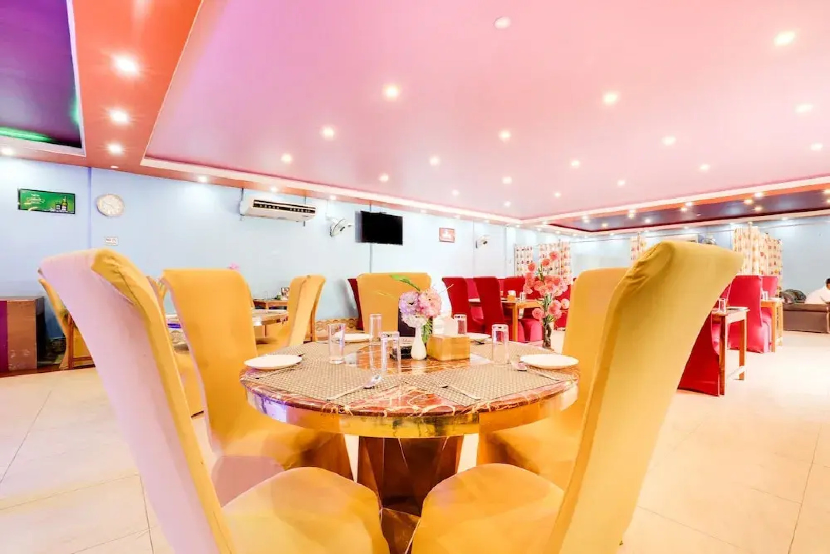 OYO 585 Hotel Raj Durbar & Navrang