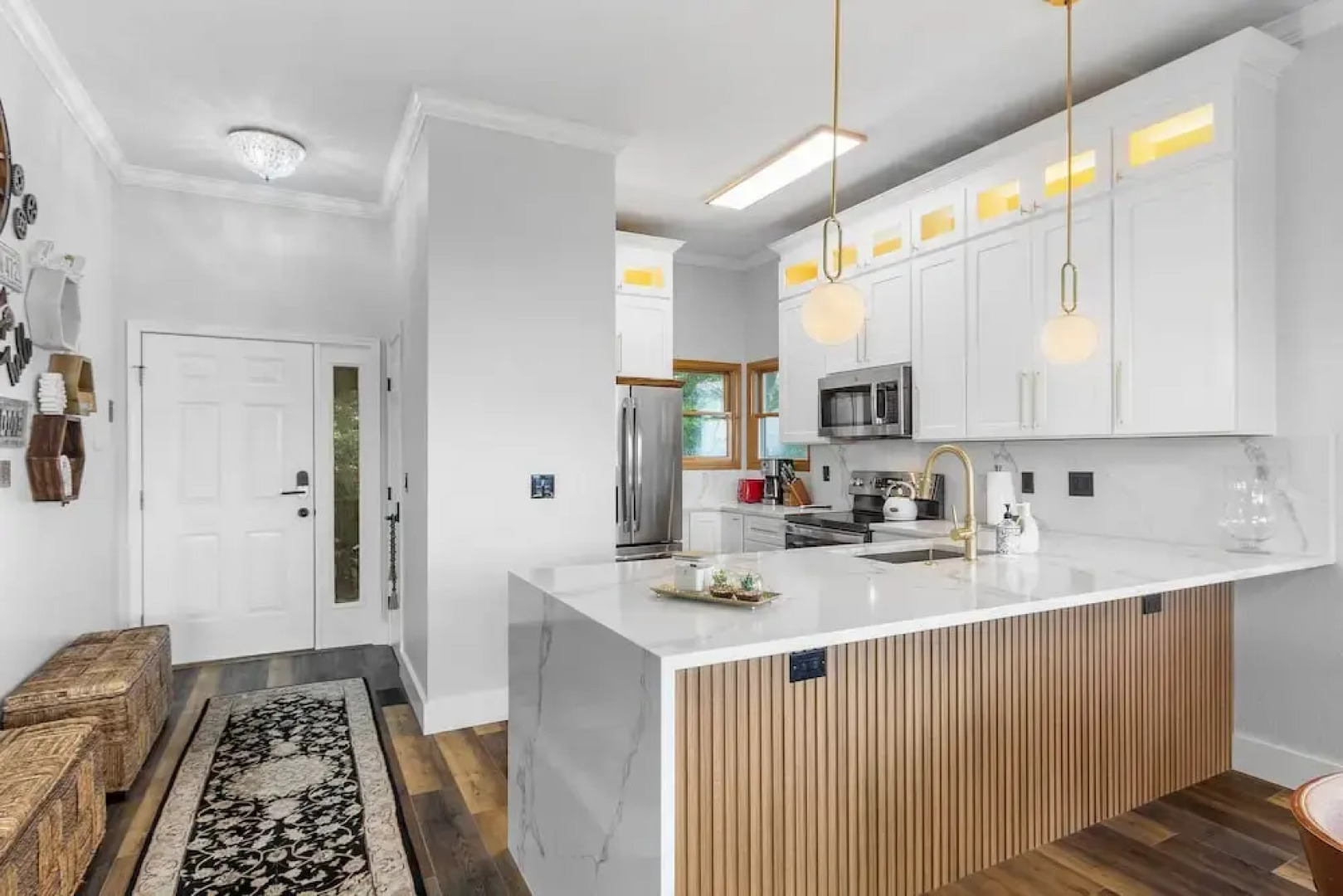 Hiking On-site: Mtn-view Burnsville Condo!