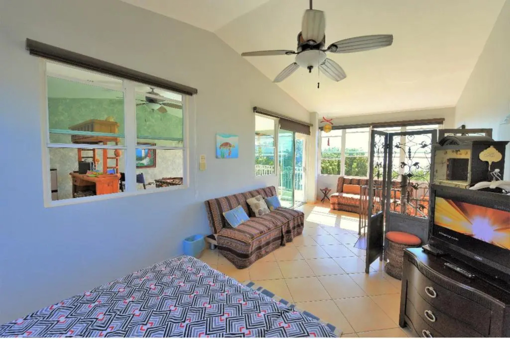 Coqui penthouse 2 across Rincon beach, pool, bbq, power and water bup