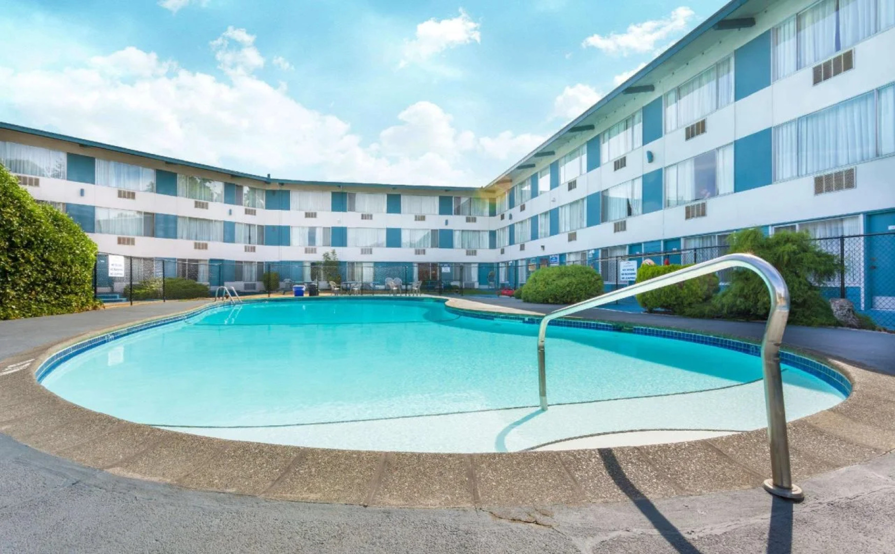 Howard Johnson by Wyndham Nanaimo Harbourside