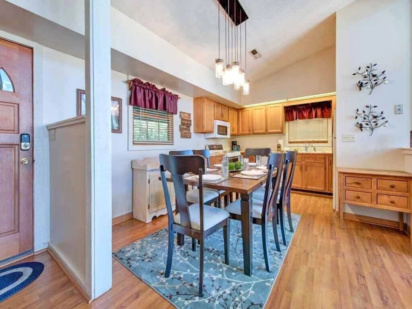 Woodshed 2 Bedroom Home with Mountain View