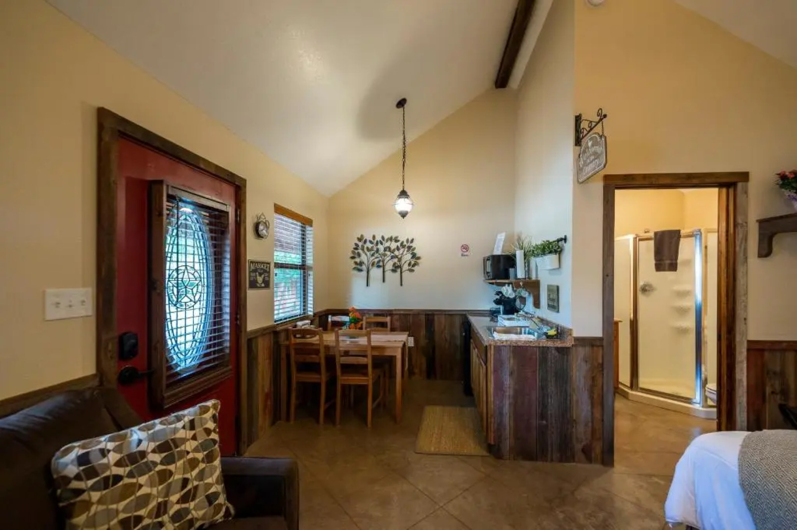 Pet Friendly Cabin 4 - 15 Minutes From Magnolia and Baylor