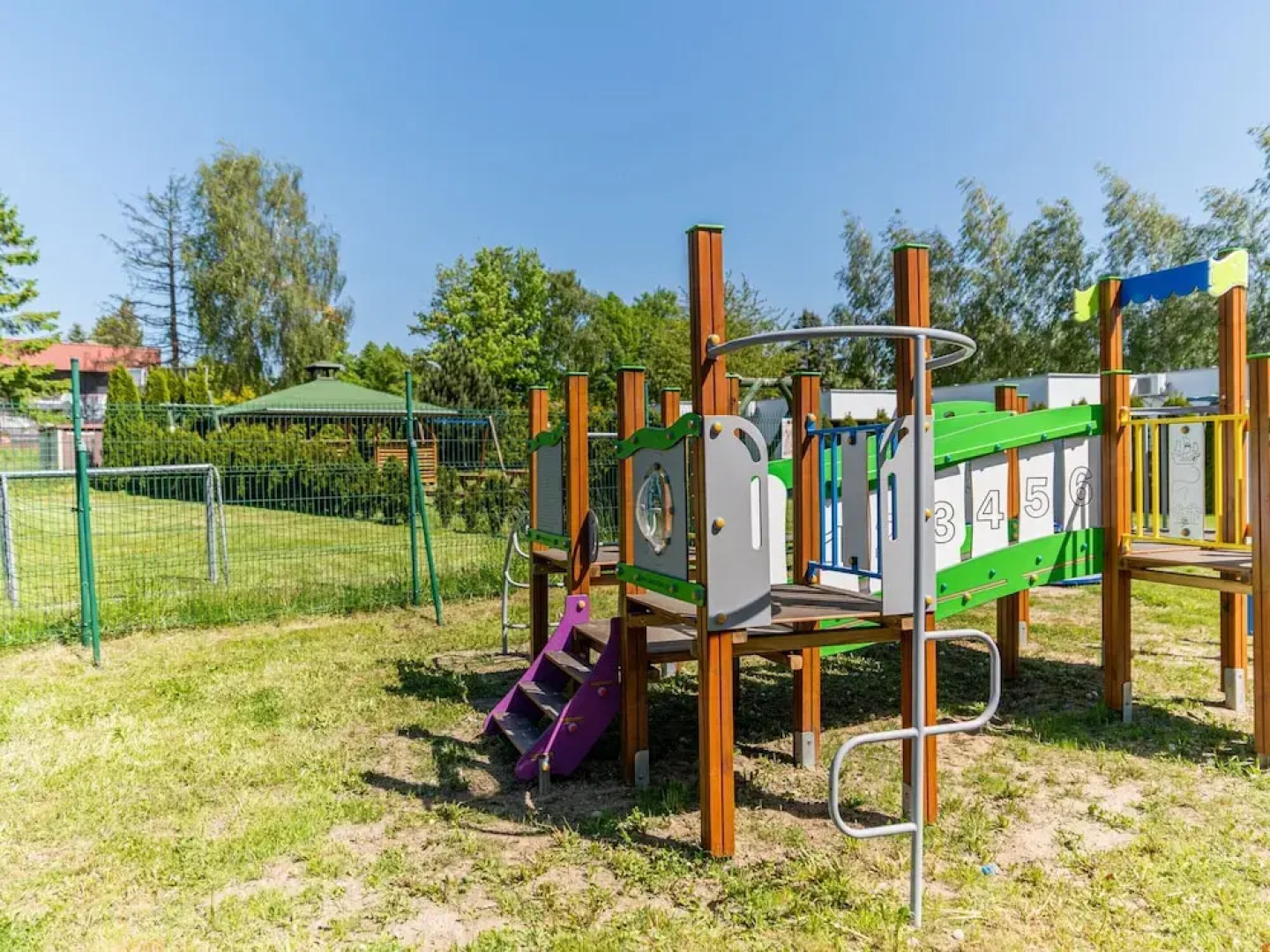 Holiday Homes With Pool, Close to the Beach