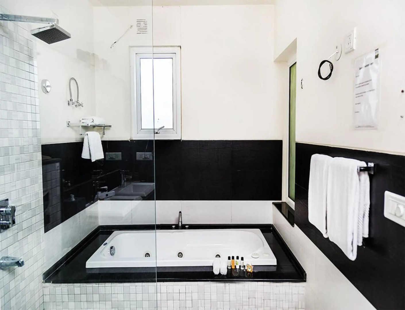 Charanpahari Hotel by OYO Rooms