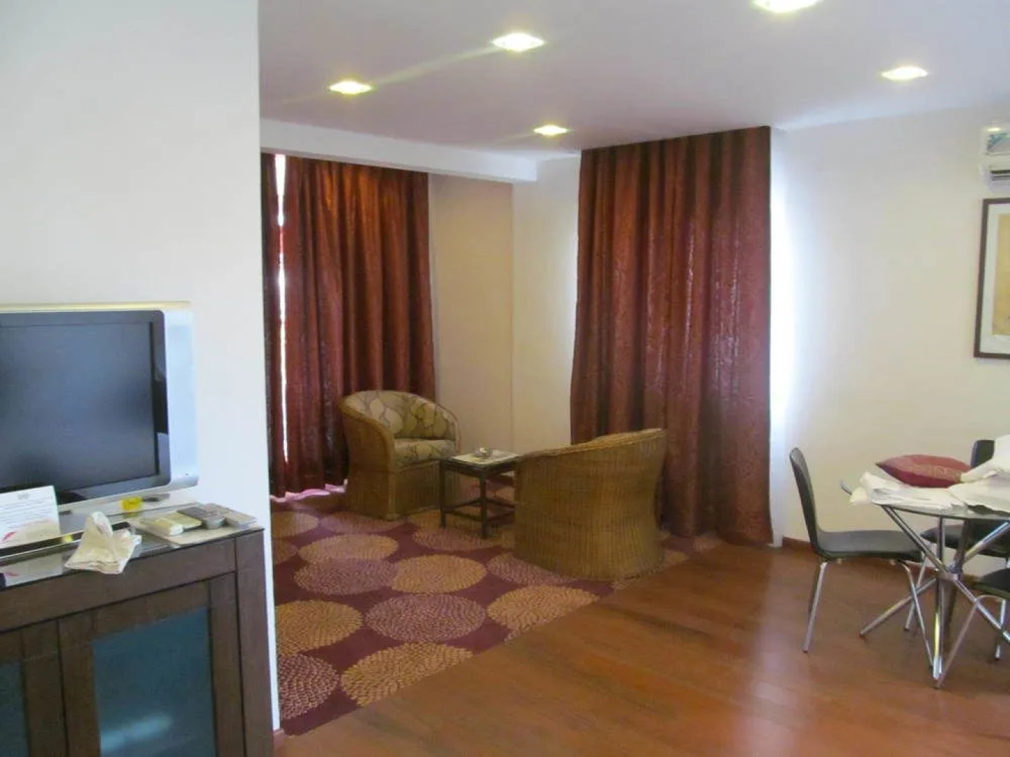 Shilton Residence Hotel