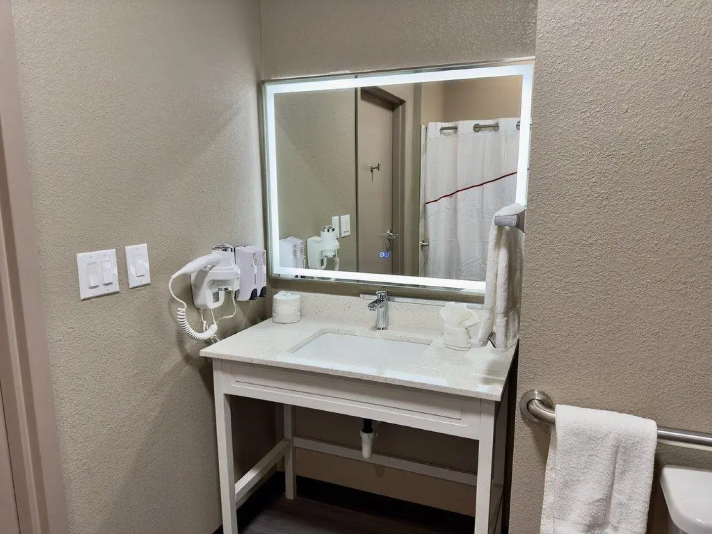 Red Roof Inn Hutchins