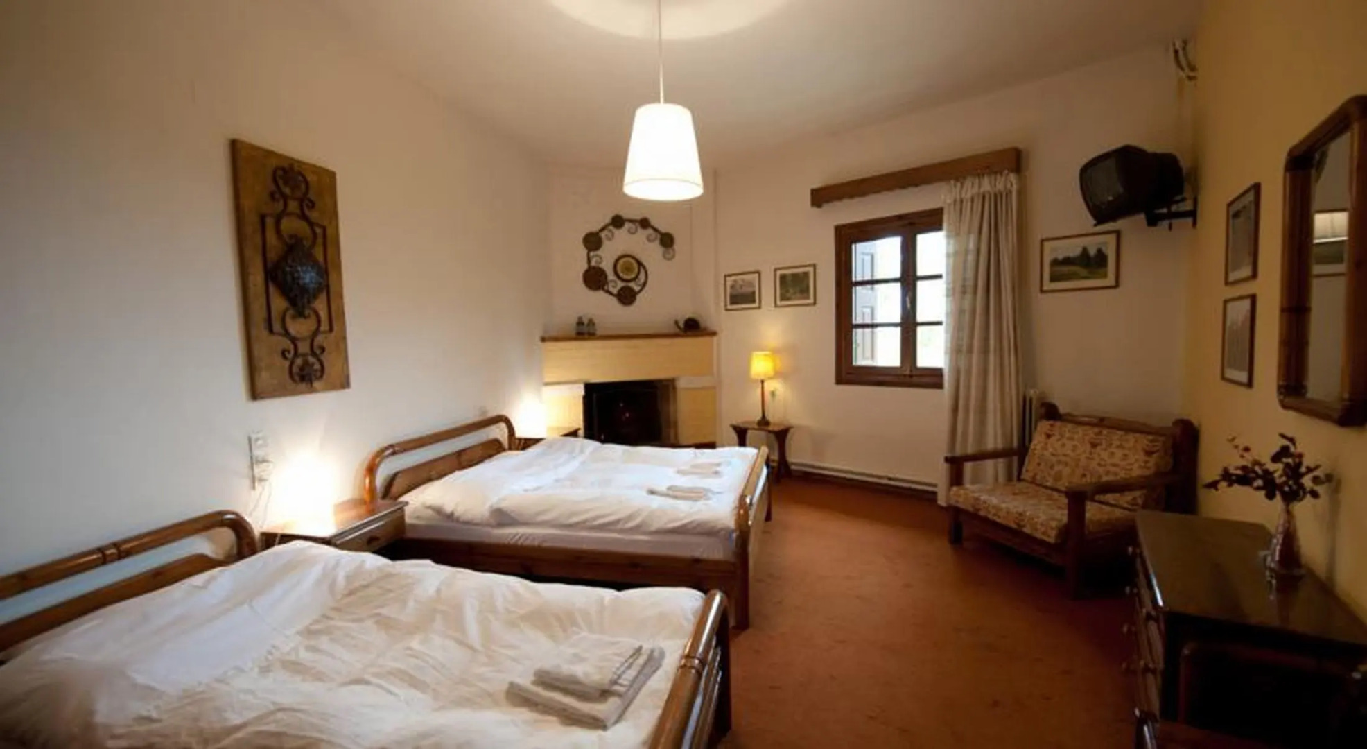 To Balcony tis Agorianis