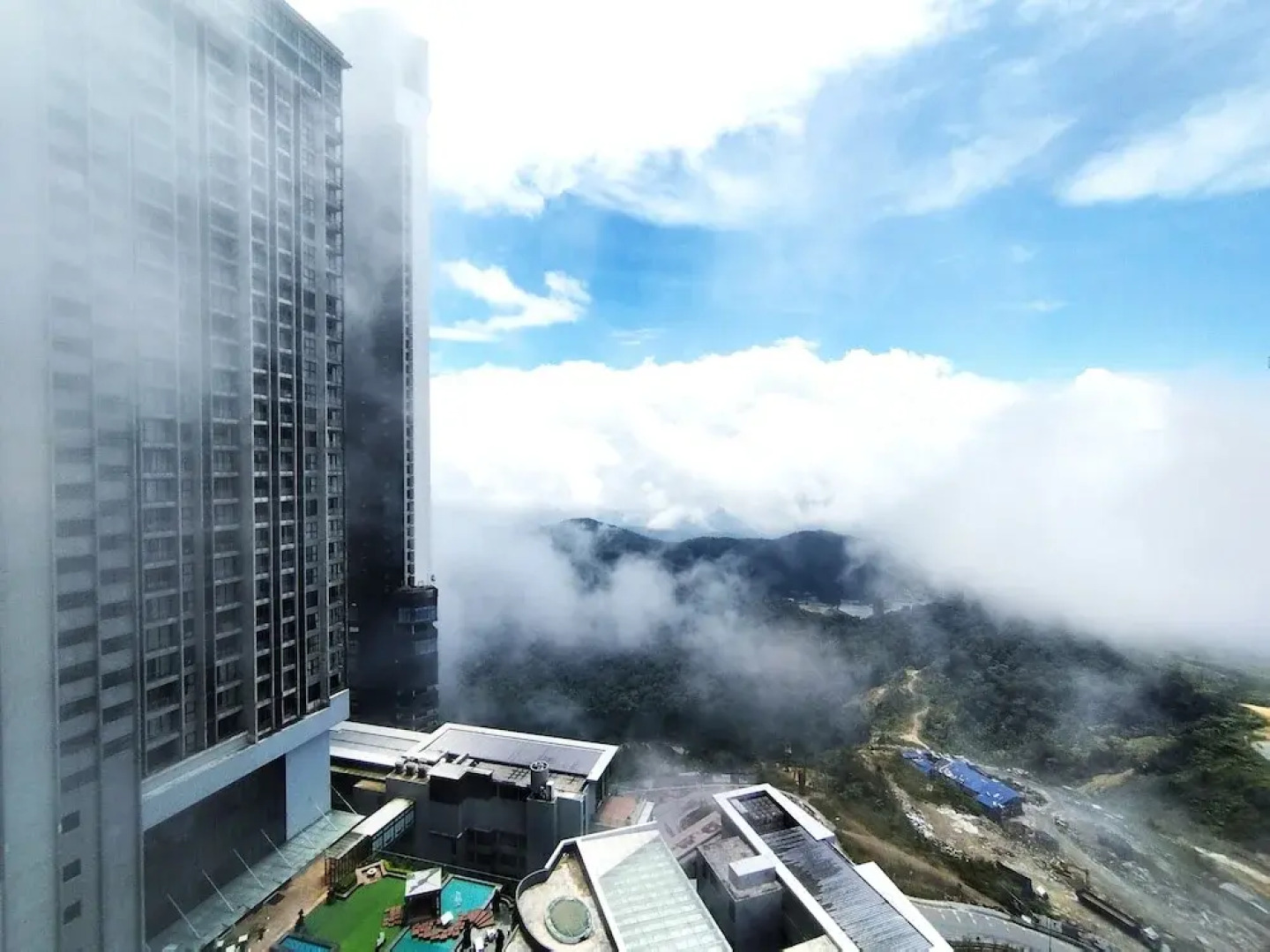 GENTING FoggyCold StayCation AT Ion Delemen By HAPYHOME