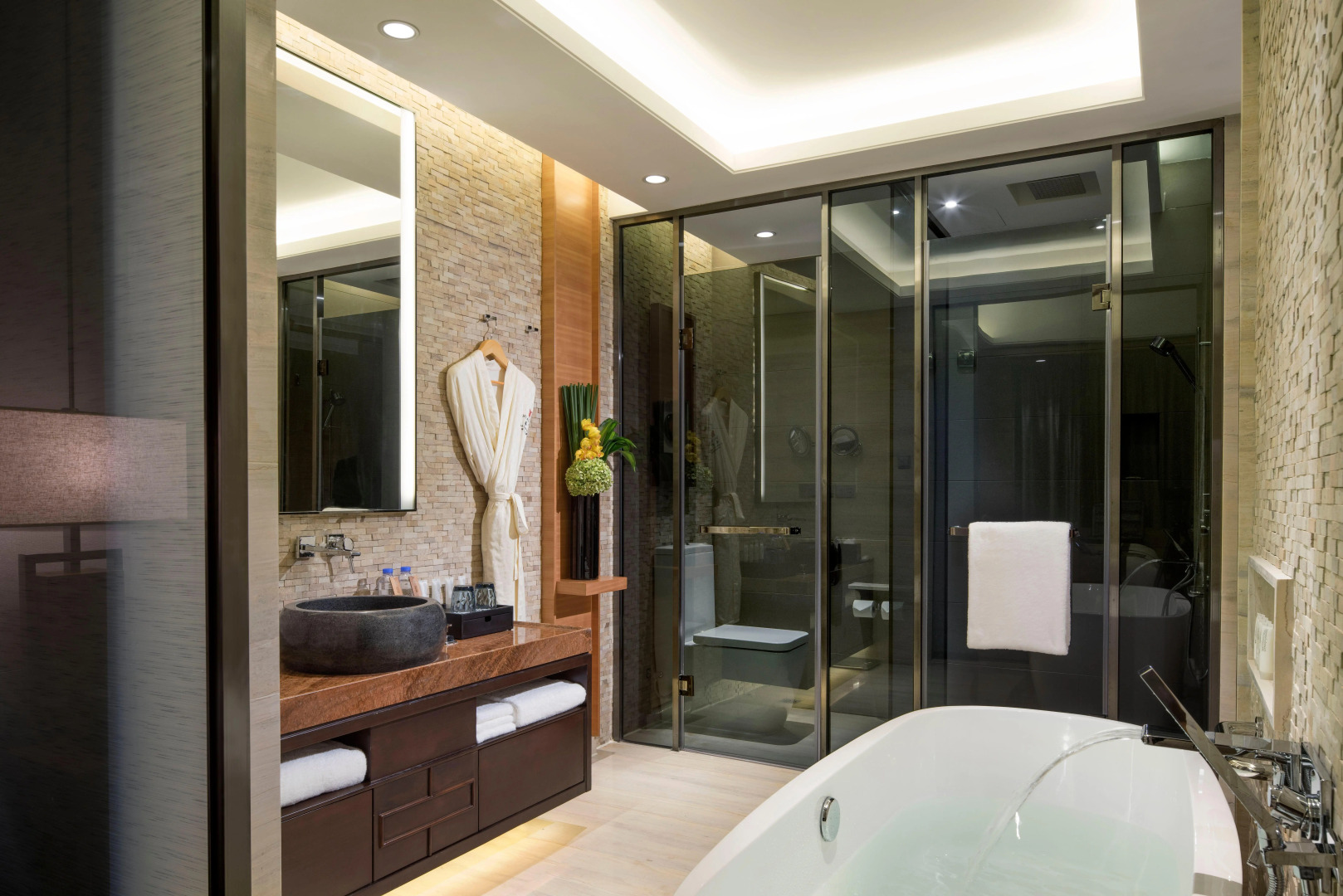 HUALUXE Hotels & Resorts Yangjiang City Center by IHG