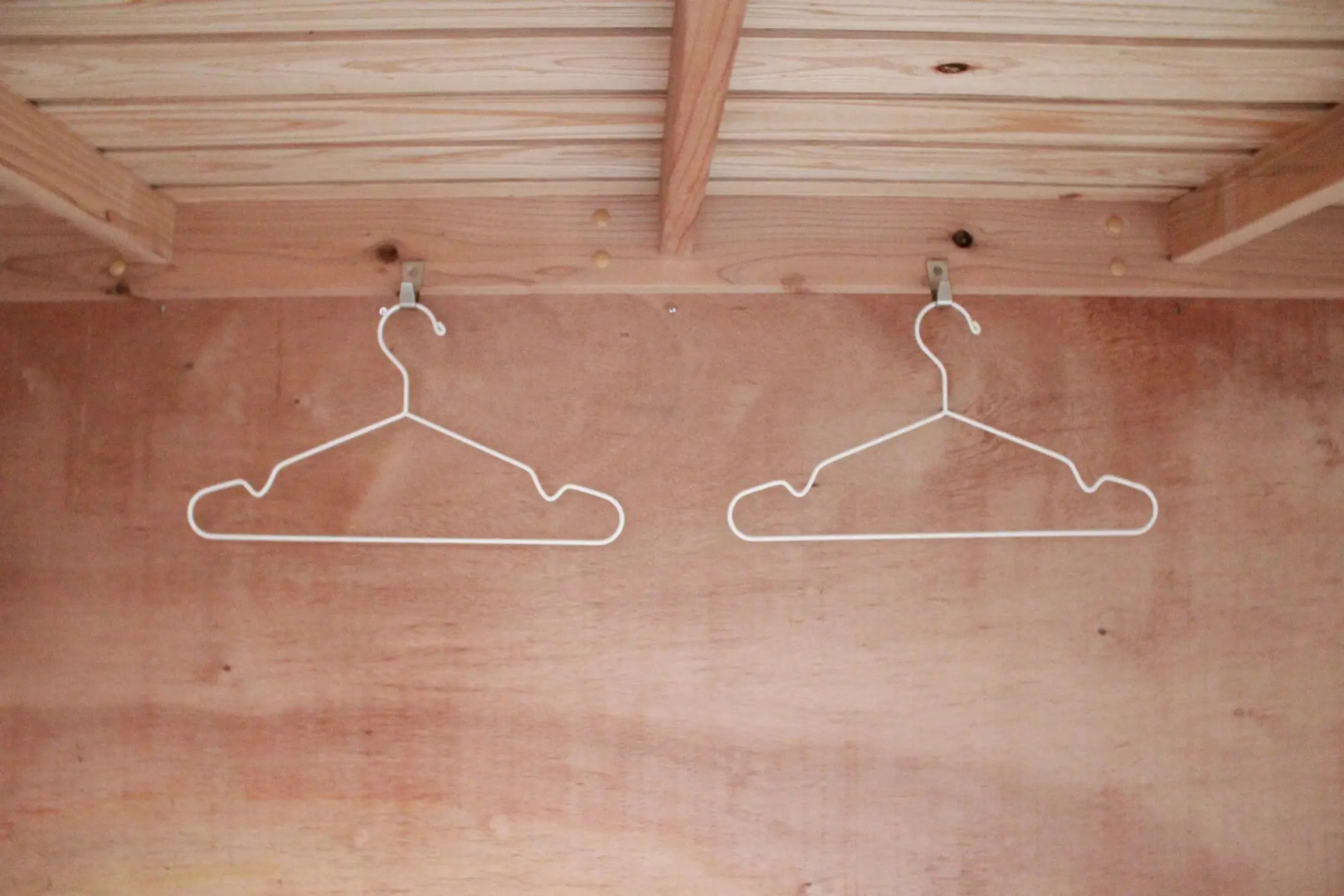 Hostel and Dining Tanga Table