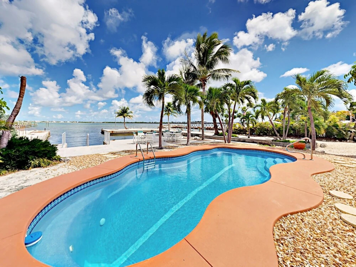 353 Barry Home 6 Bedrooms 4.5 Bathrooms Home