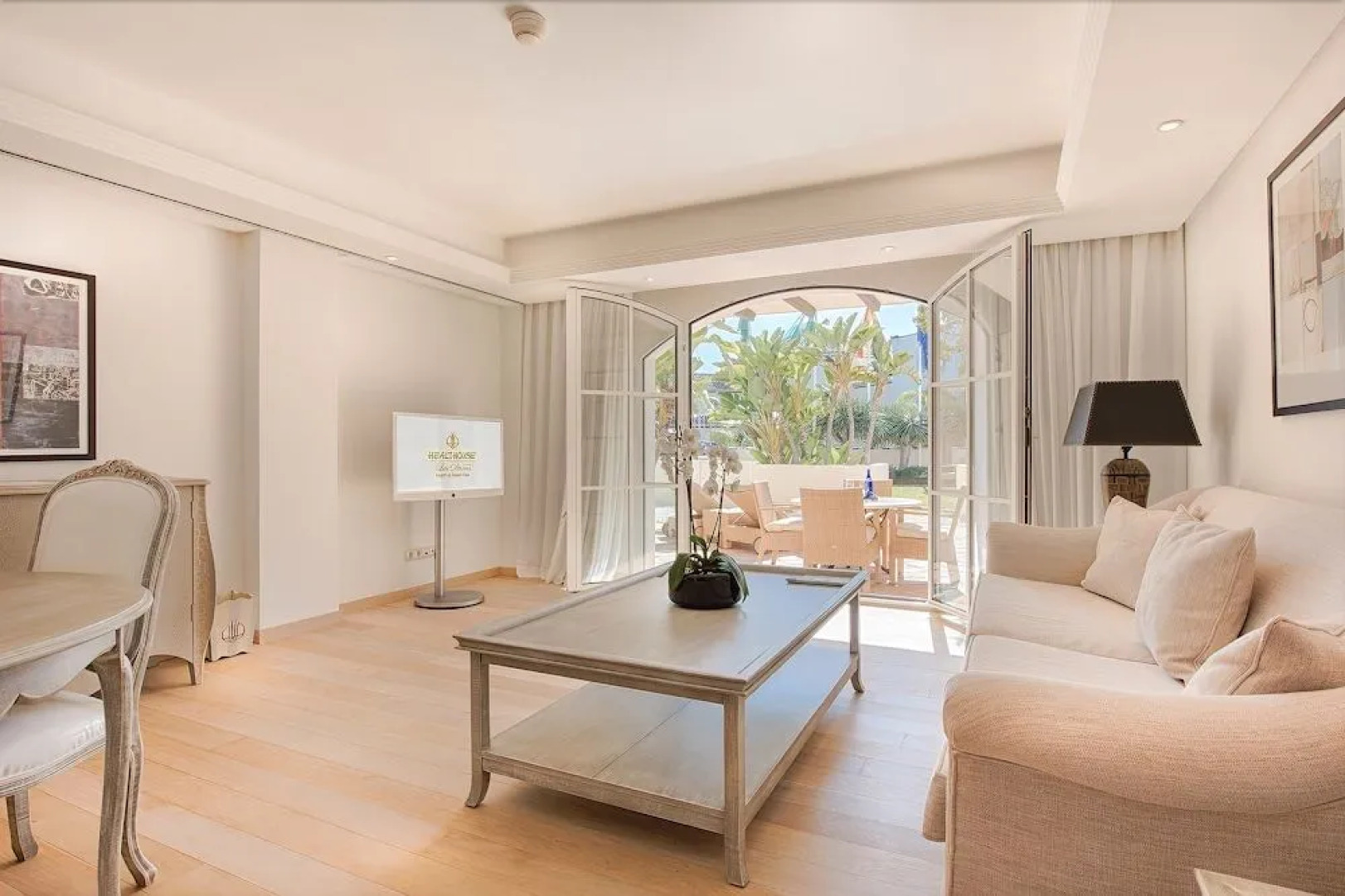 Las Dunas Suites & Apartments