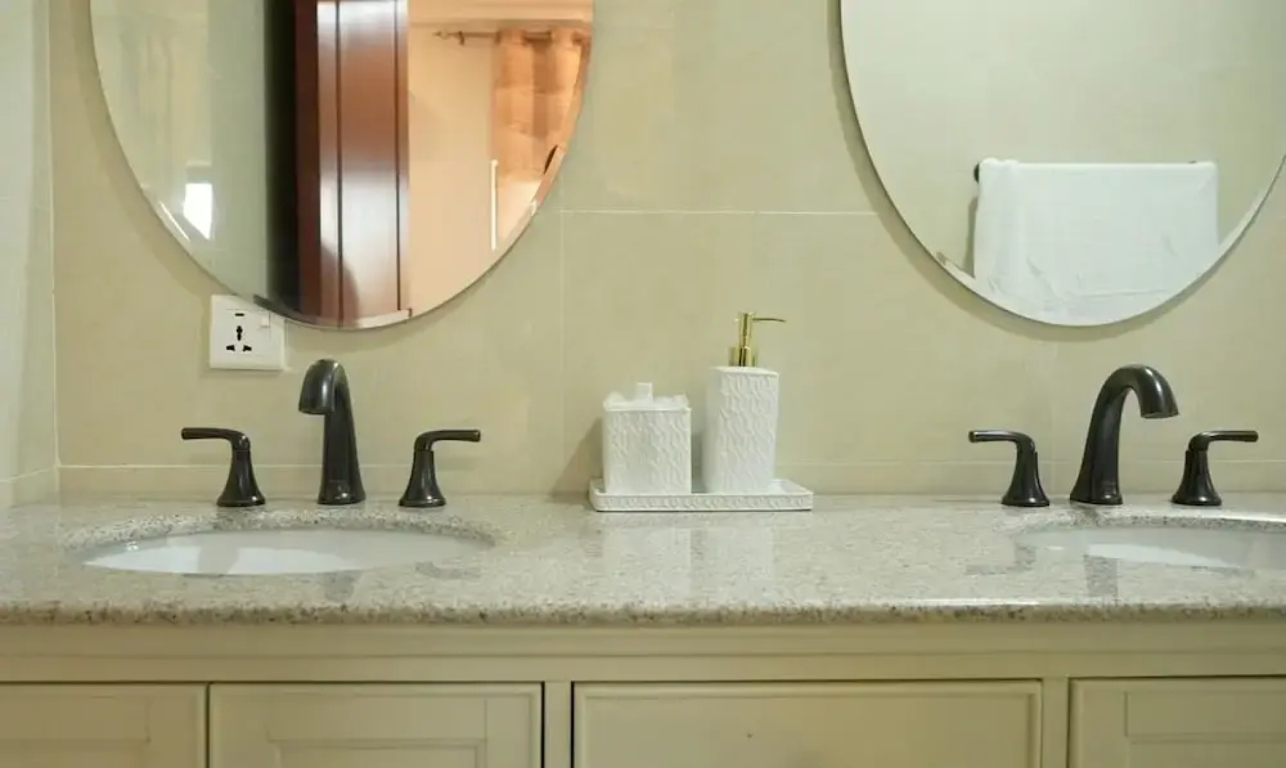 Ocean Breeze Luxury Apartments