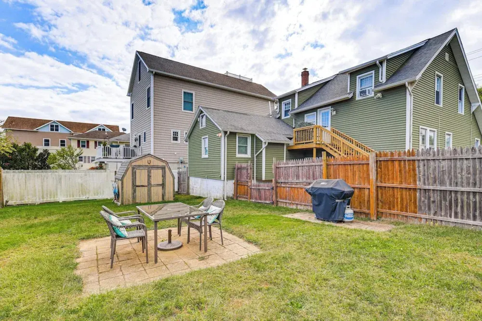 Beachfront, Dog-friendly Milford Getaway w/ Yard!