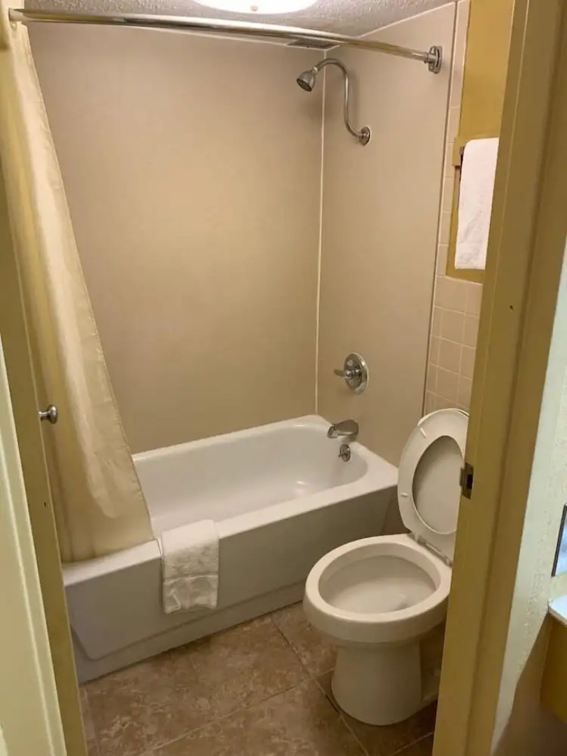 Inn by the Lake Gilbertsville Hotel