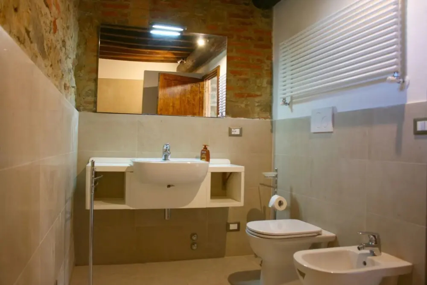 Wonderful private villa with WIFI, private pool, TV, pets allowed and parking, close to Arezzo