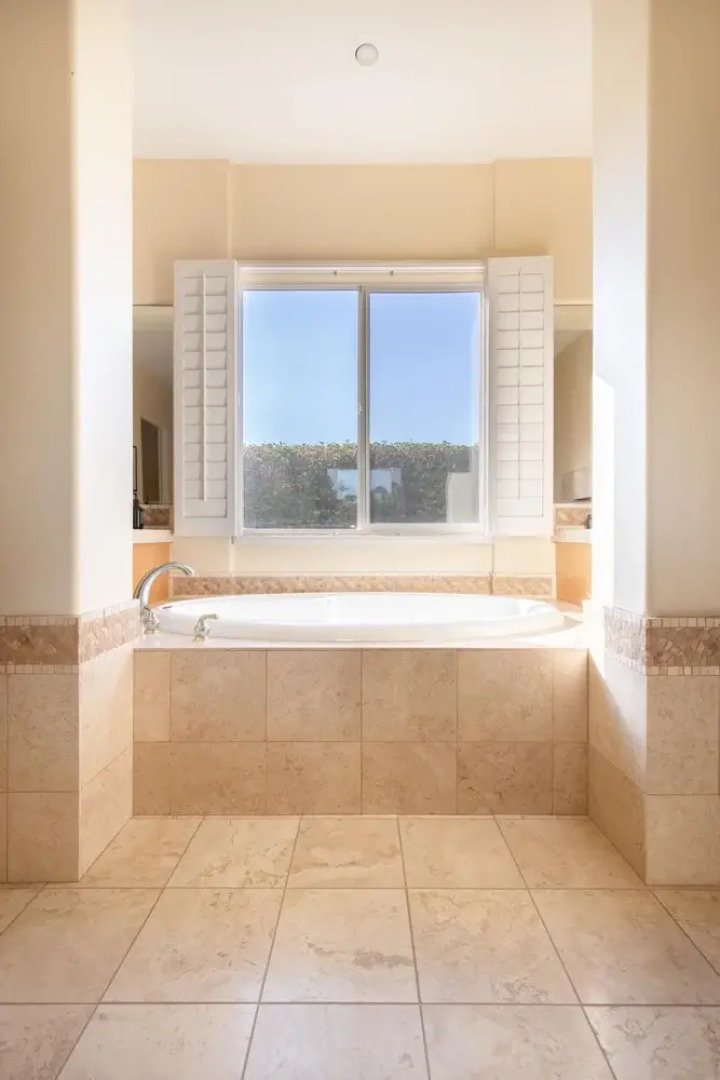 80364 La Quinta 5 Br Home