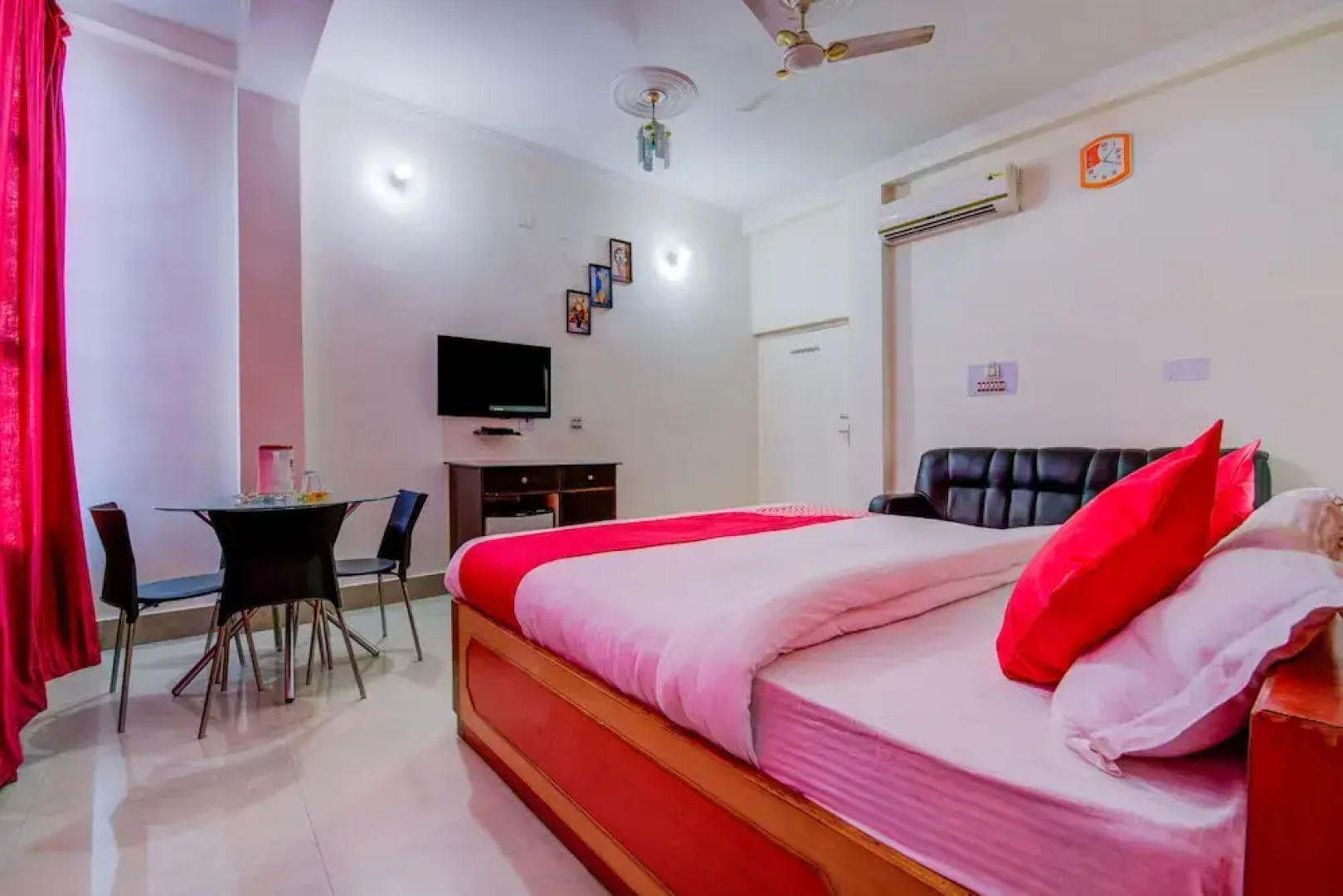 OYO 13490 Hotel Aniket