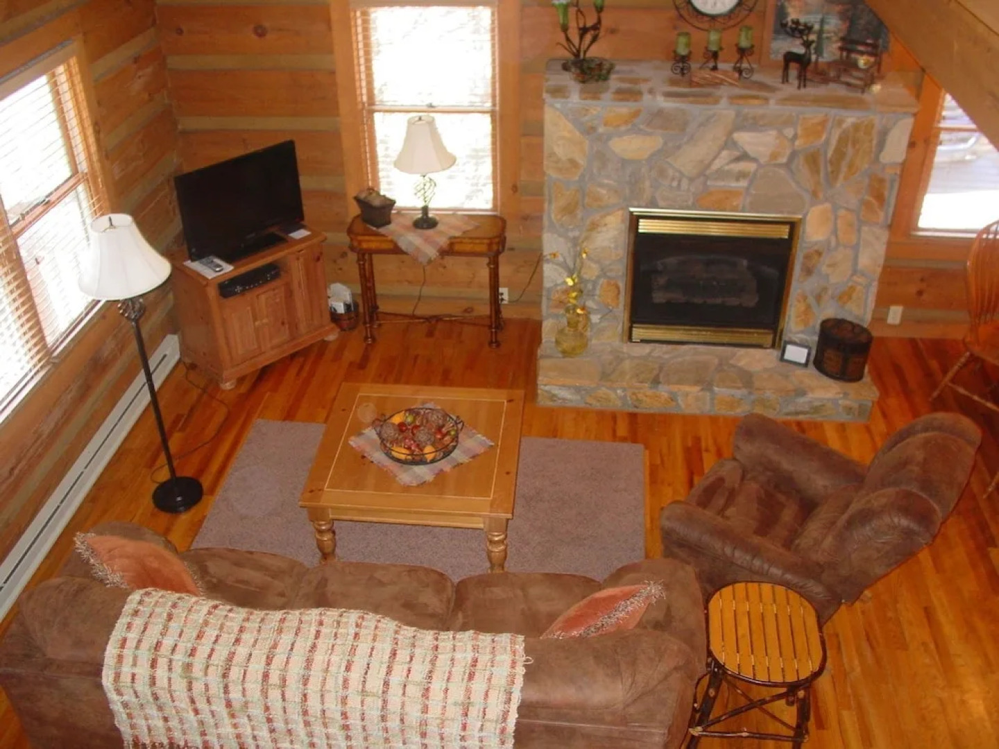 Stones Throw 2 Bedrooms 2 Bathrooms Cabin