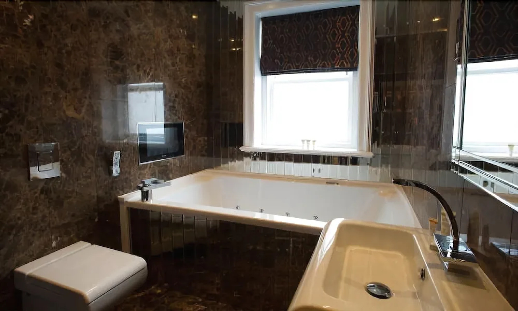 Mode Breck Apartments